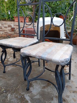 Mesa forja y 4 sillas a juego