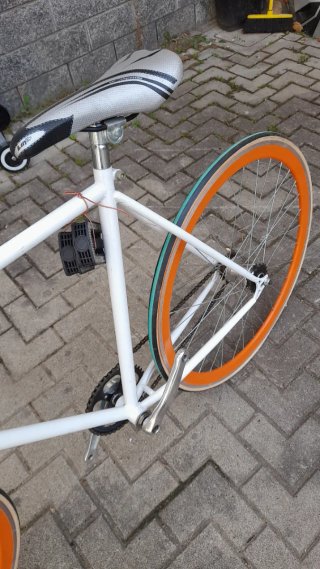 Bicicletta Fixed 28 bianca