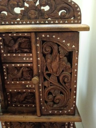 Mueble madera maciza tallado a mano