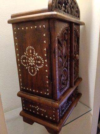 Mueble madera maciza tallado a mano