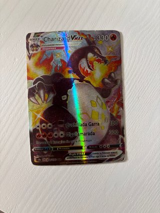Carta Pokémon Charizard VMAX 330 HP