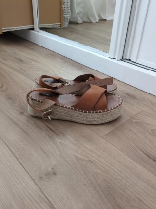 Sandalias plataforma Only marrones