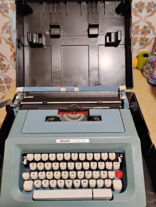 Máquina de escribir Olivetti Studio 46