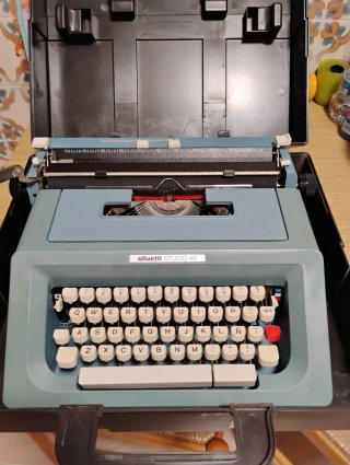 Máquina de escribir Olivetti Studio 46
