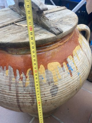 Lote de dos  tinajas antiguas de barro