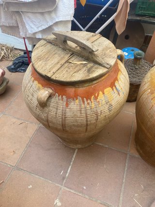 Lote de dos  tinajas antiguas de barro