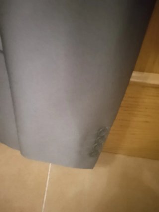 Traje elegante hombre gris