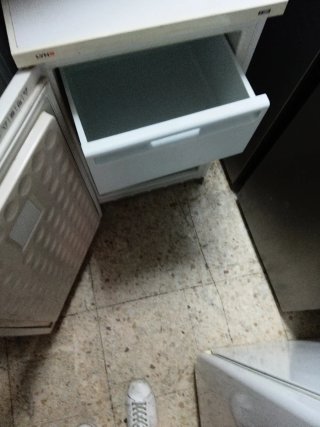 Frigorífico blanco pequeño