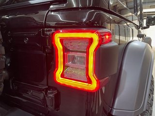 Jeep Wrangler 2.0 Rubicon 8ATX 280 kW (381 CV)