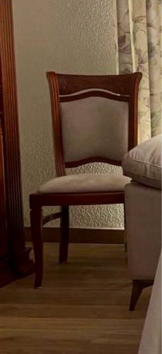 4 Sillas de comedor de madera