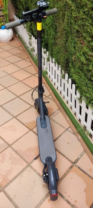 Patinete Xiaomi Scooter Essential + Caja