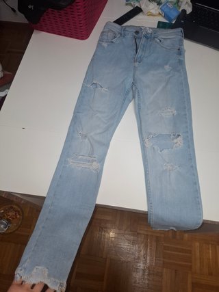 Pantalones vaqueros desgastados azul claro