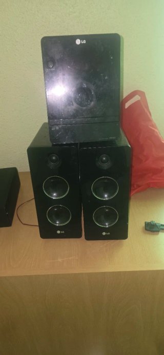 Altavoces LG Negros