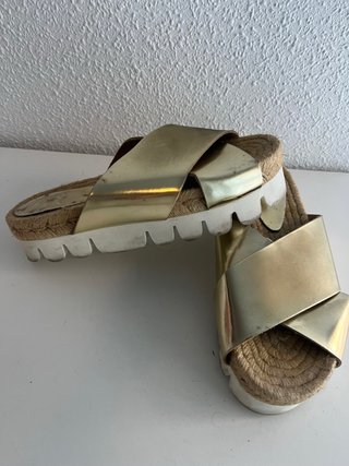 Sandalias doradas plataforma esparto