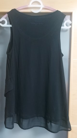 Camiseta tirantes negra con mandalas