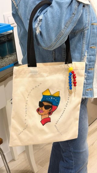Bolso de tela pintado a mano con llavero