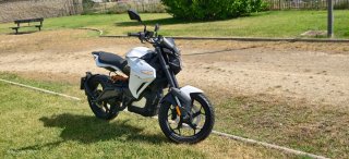 Moto Eléctrica Naked Blanca