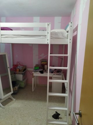 Cama alta de madera Ikea blanca