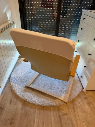 Sillón cómodo tela y madera