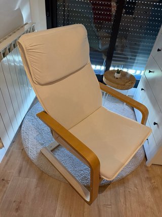 Sillón cómodo tela y madera
