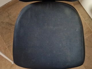 Silla de oficina ergonómica negra y azul
