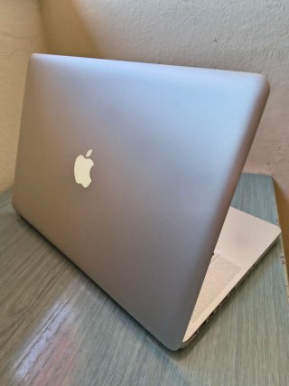 MacBook Pro 15 i7 16GB RAM 1TB SSD