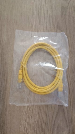 Cable de red Ethernet amarillo