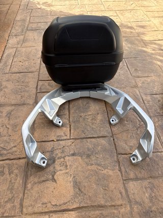 Portaequipajes BMW + Baúl GIVI con respaldo