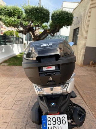 Portaequipajes BMW + Baúl GIVI con respaldo