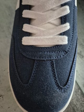 Zapatillas deportivas azul y blanco