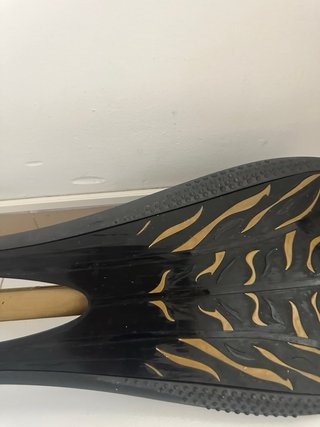 Monopatín skate de dos ruedas casi sin uso