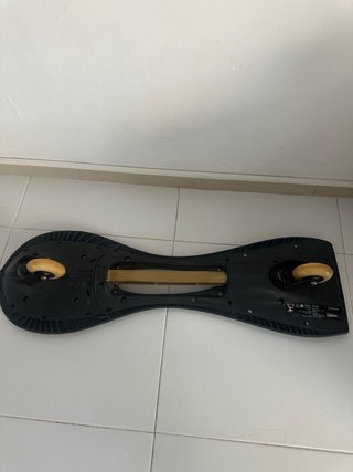 Monopatín skate de dos ruedas casi sin uso
