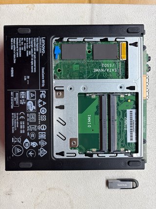 Lenovo M910q i5-6500T SIN disco NI RAM