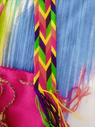 Bolso Wayuu Original Multicolor y Rosa