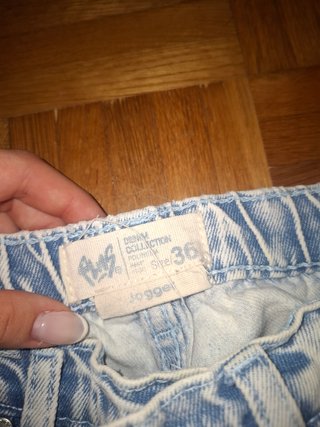 Vaqueros azul con estampado
