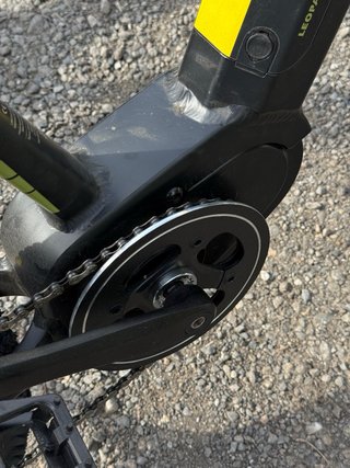 Bicicleta Eléctrica Negra y Amarilla