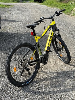 Bicicleta Eléctrica Negra y Amarilla