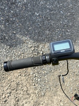 Bicicleta Eléctrica Negra y Amarilla
