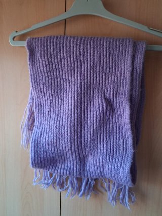 Bufanda tejida beige y blanca
