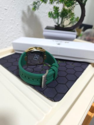 Reloj Hombre Oro y Verde