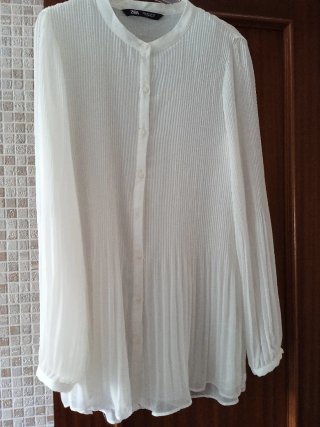 Camisa blanca plisada manga larga talla L