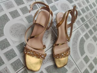 Sandalias doradas tacón 42
