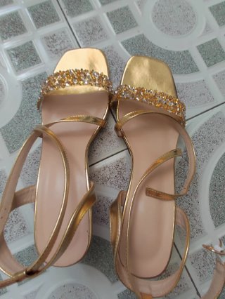 Sandalias doradas tacón 42