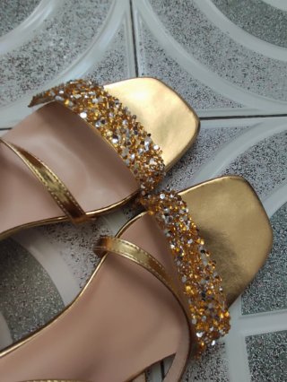 Sandalias doradas tacón 42