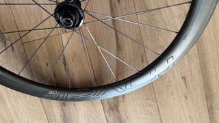 Ruedas Roval CLX 50 Rapide Carbono delantera.