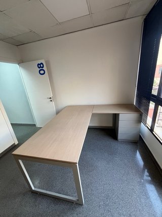 Mesa de oficina en L