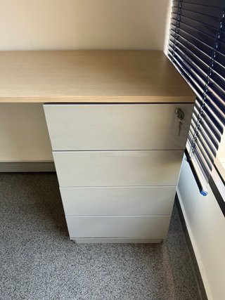 Mesa de oficina en L