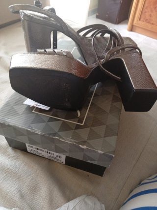 Sandalias Stradivarius Talla 38 Doradas/Plateadas
