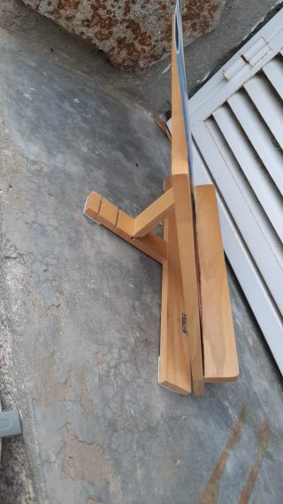 Atril de madera para libros
