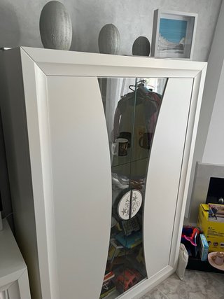 Mueble blanco salón cristal